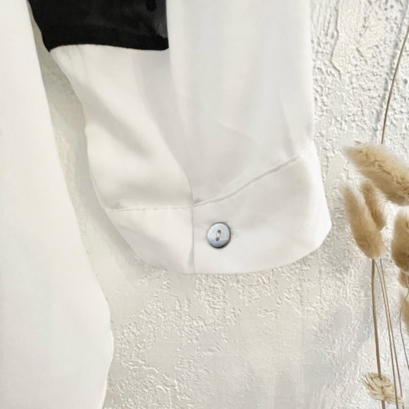 Seer Sucker Blouse in White - Picture 6 of 6